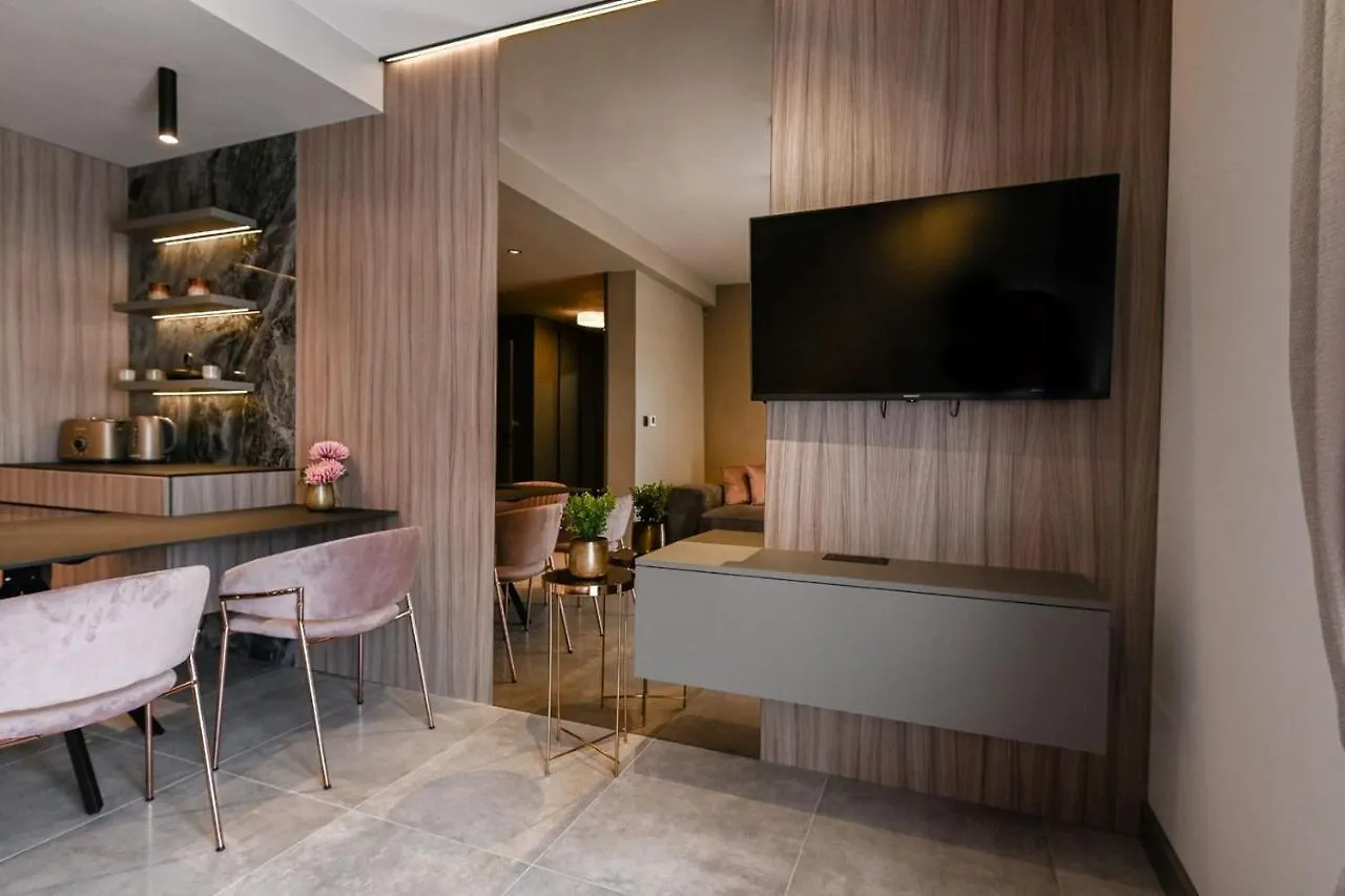 Deluxe Apartment Malin 3 Near The Beach Vantacici